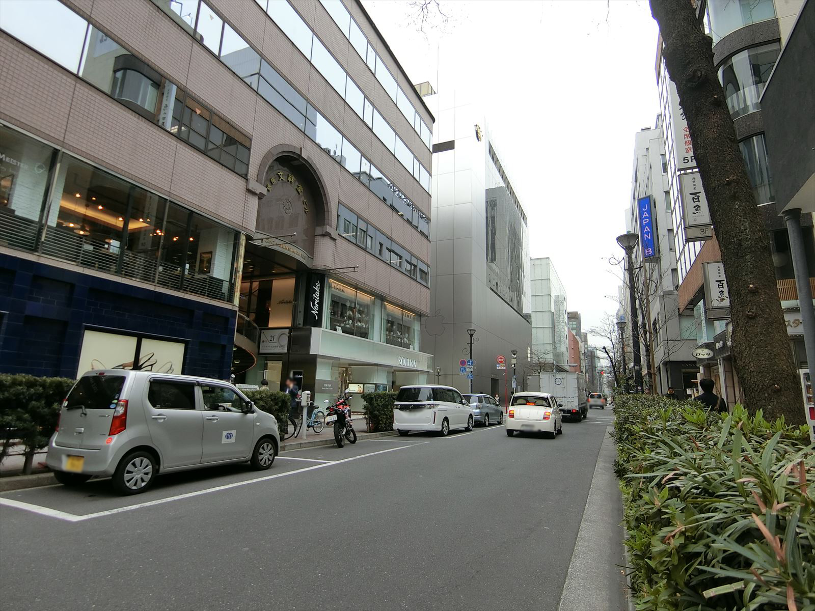 銀座清水ビル前面の通り