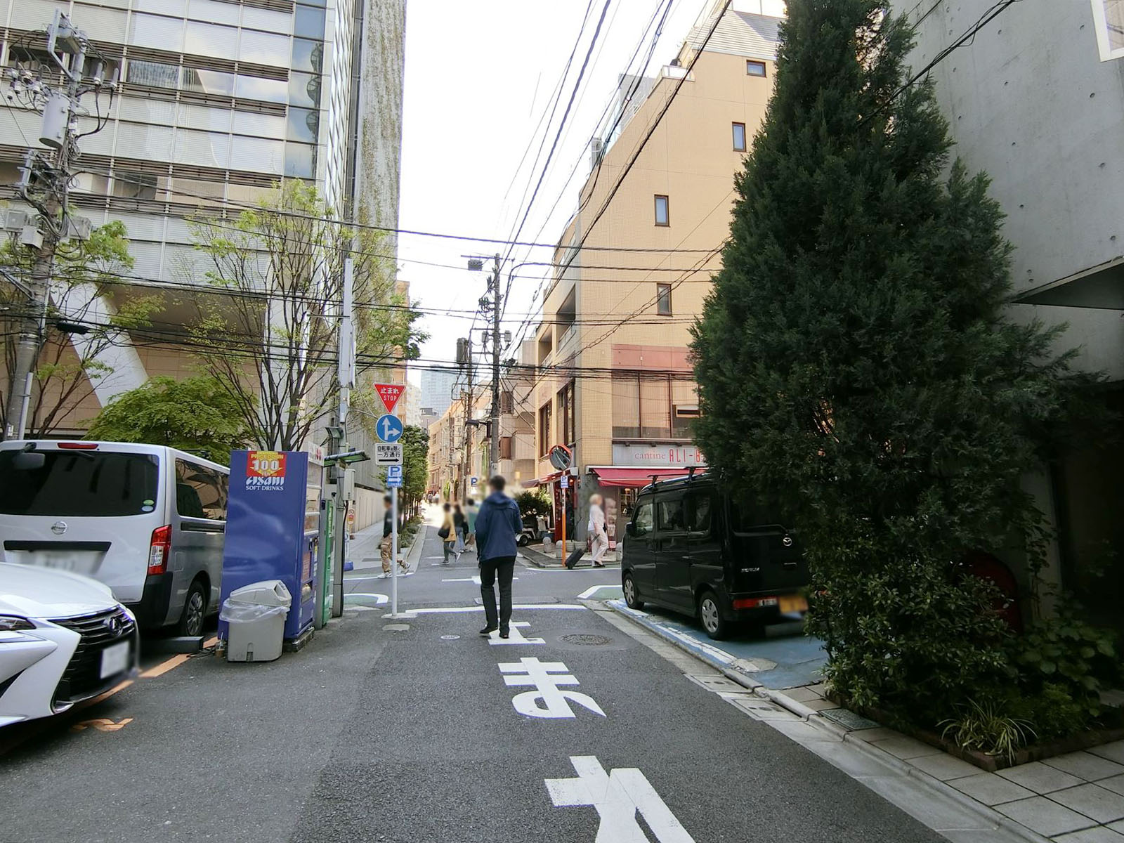 クリーン赤坂ビル前面の通り