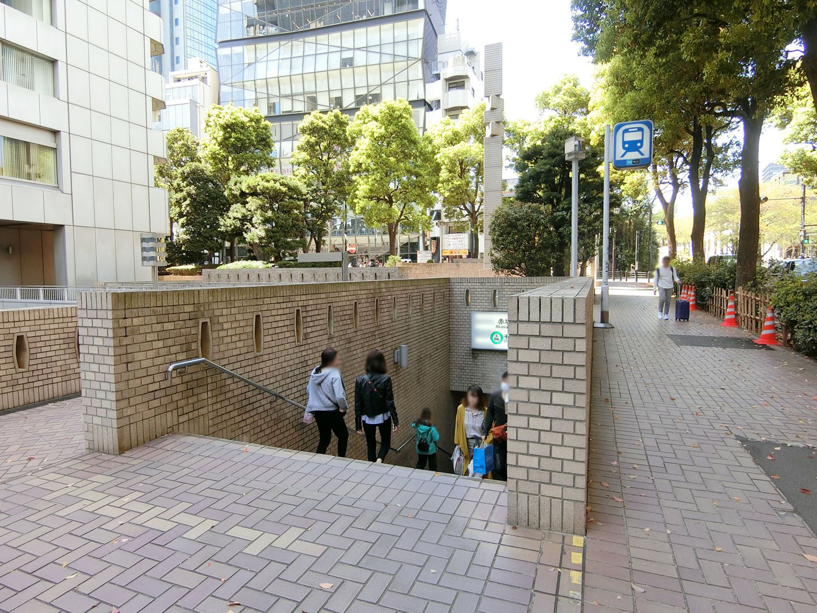最寄りの「赤坂駅」