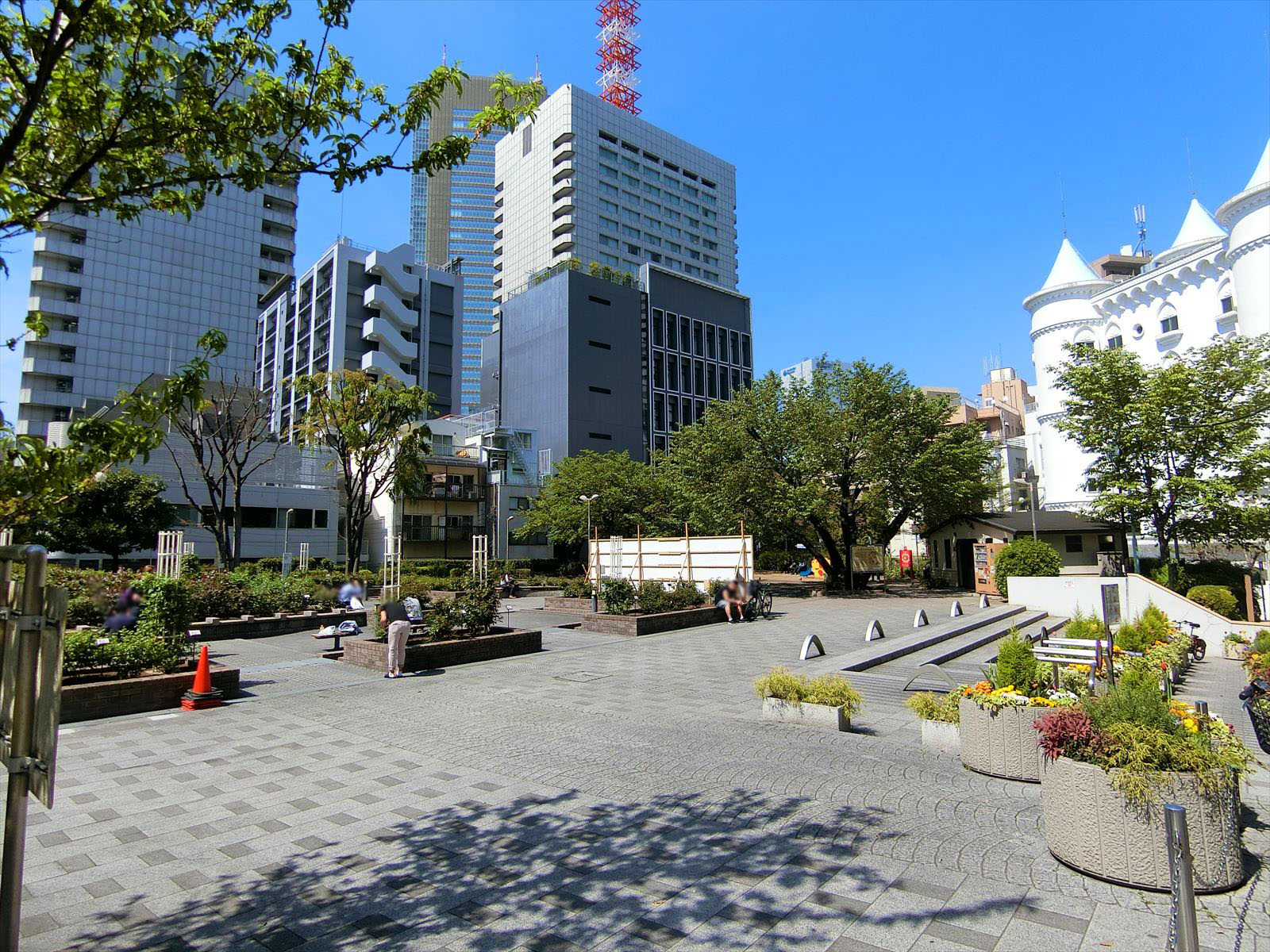 徒歩2分の赤坂氷川公園
