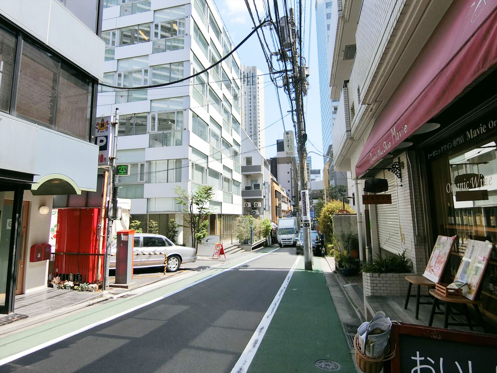 藤和赤坂コーポビル前面の通り