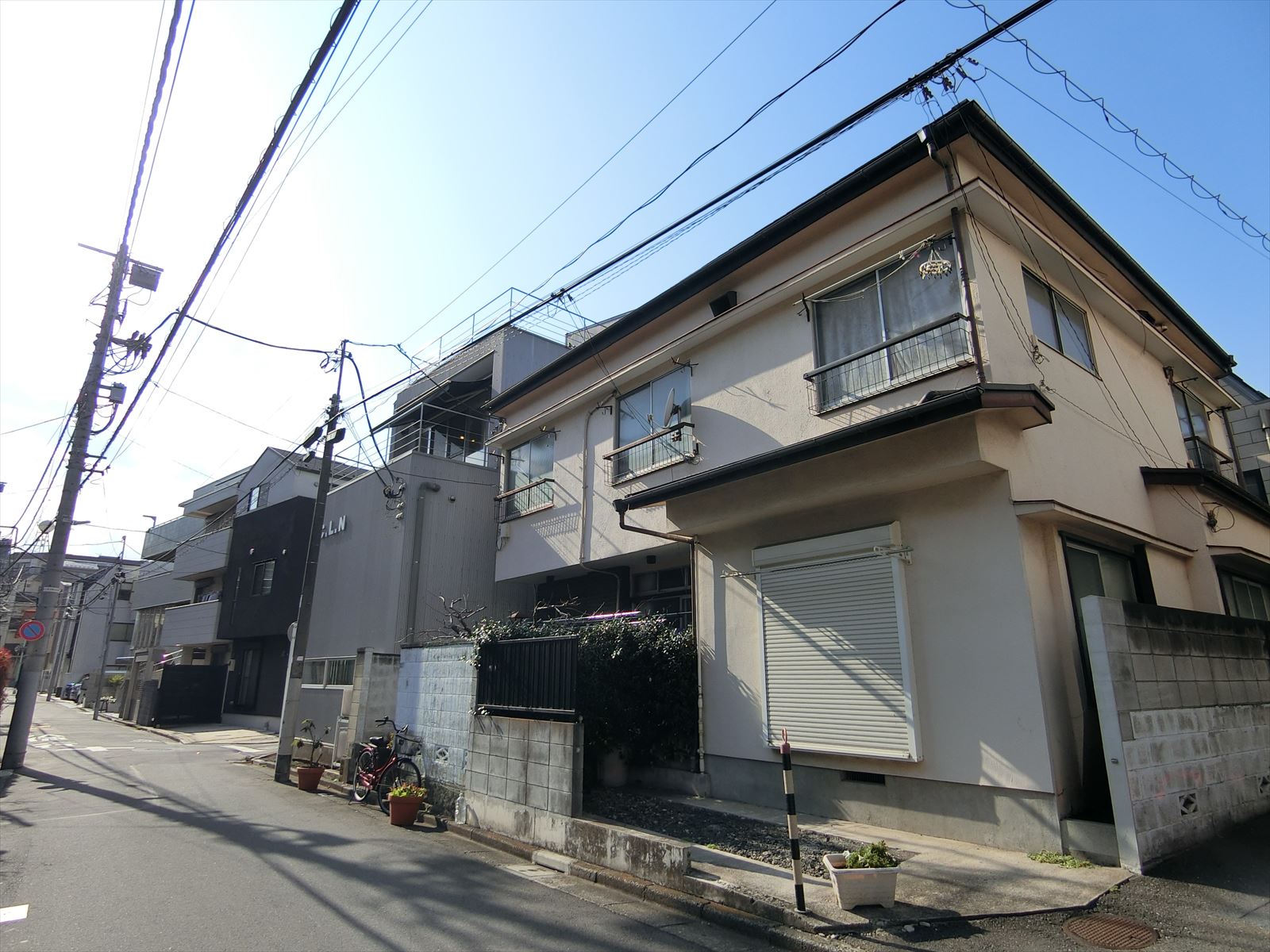 周囲は閑静な住宅街