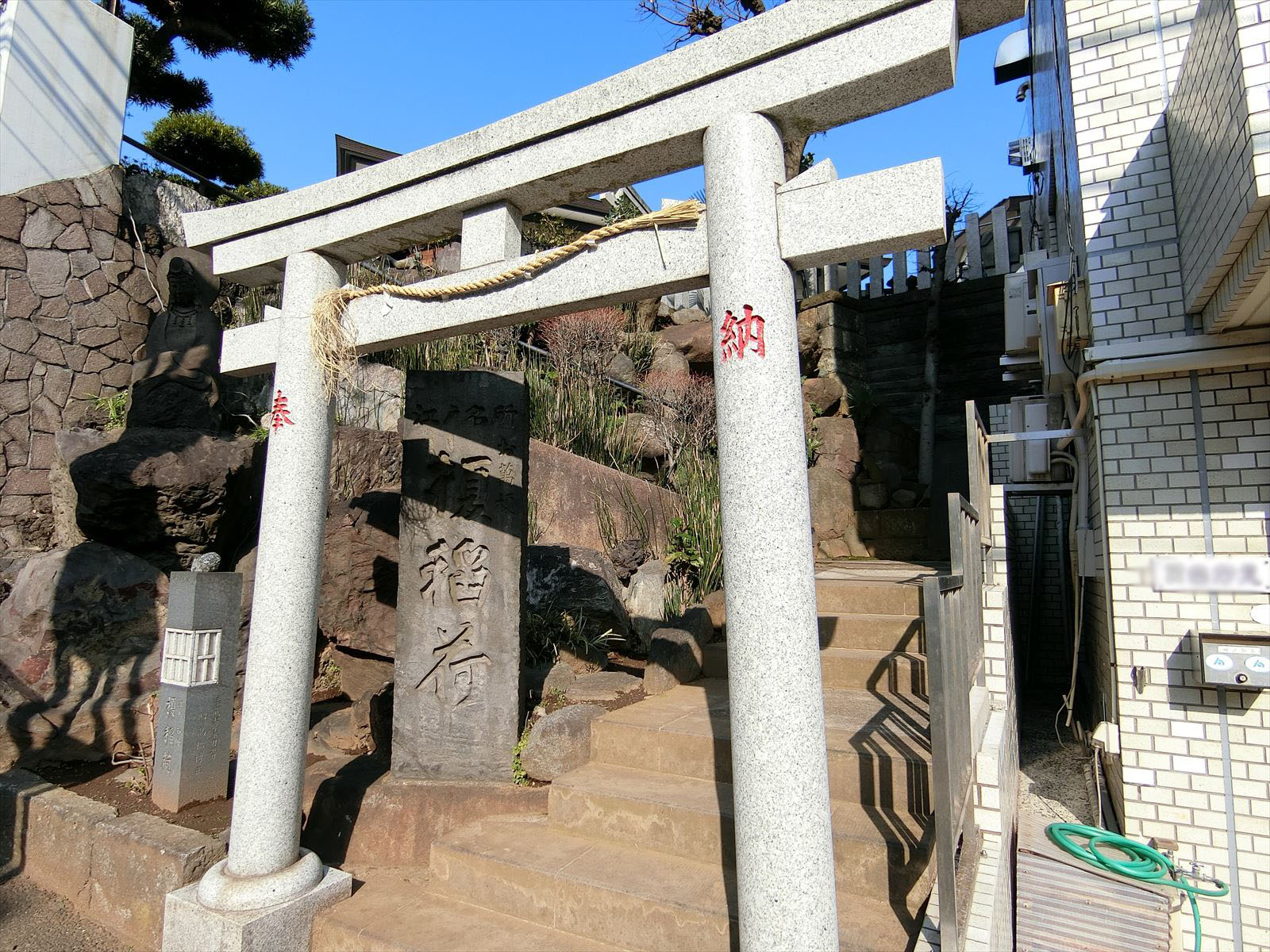 近くの榎稲荷社