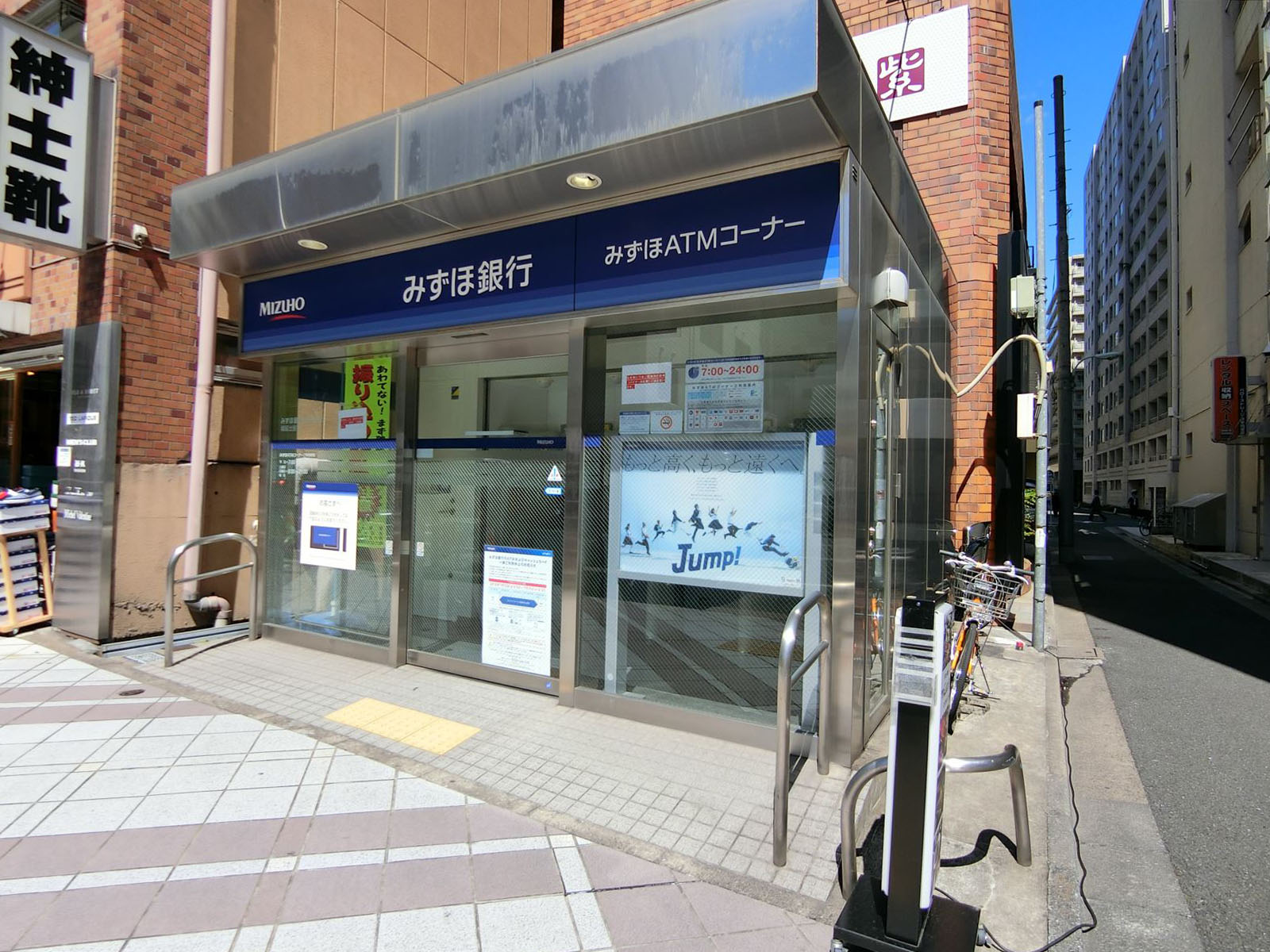 ビル隣りのみずほ銀行ATMコーナー