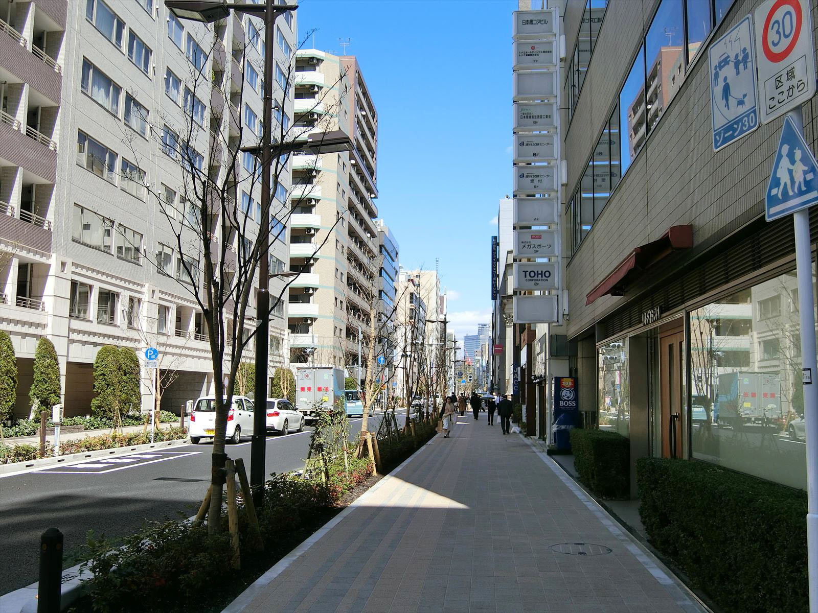 日本橋コアビル前面の通り