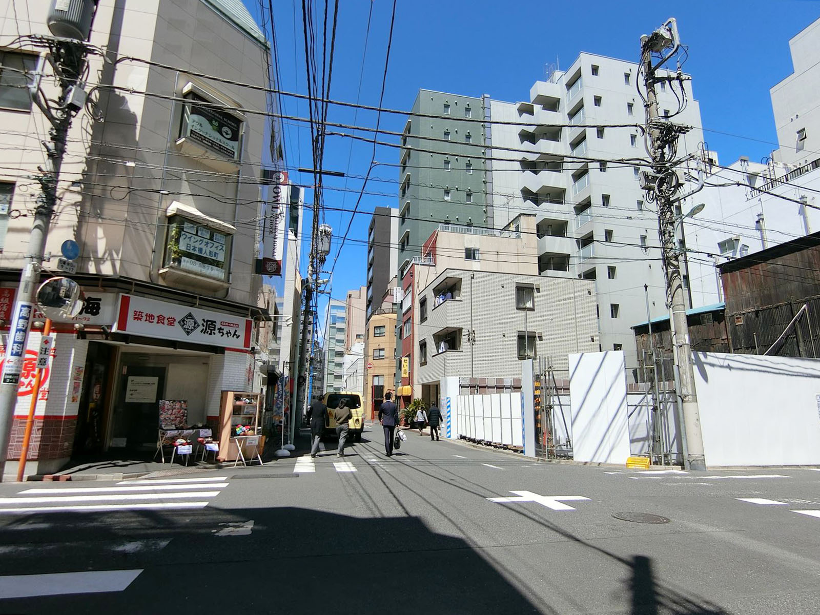 山喜人形町ビル前面の通り