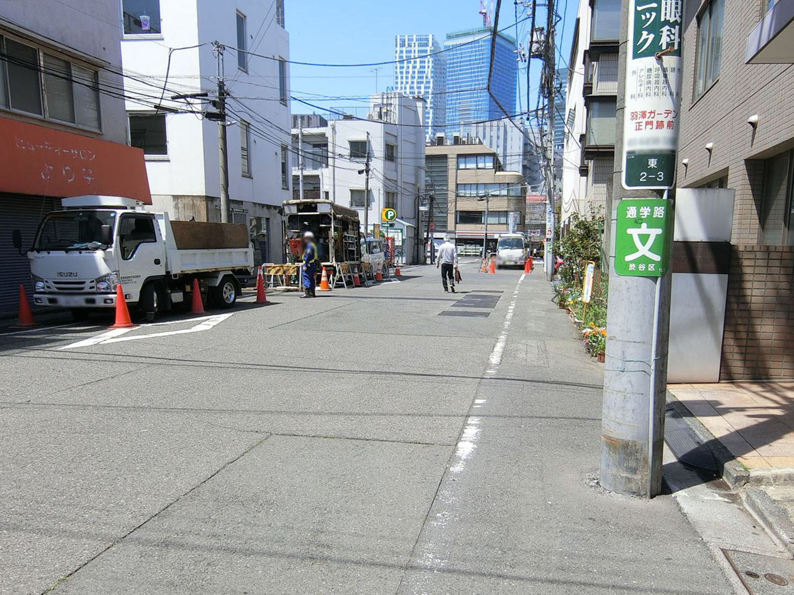 ツインハウスA棟前面の通り