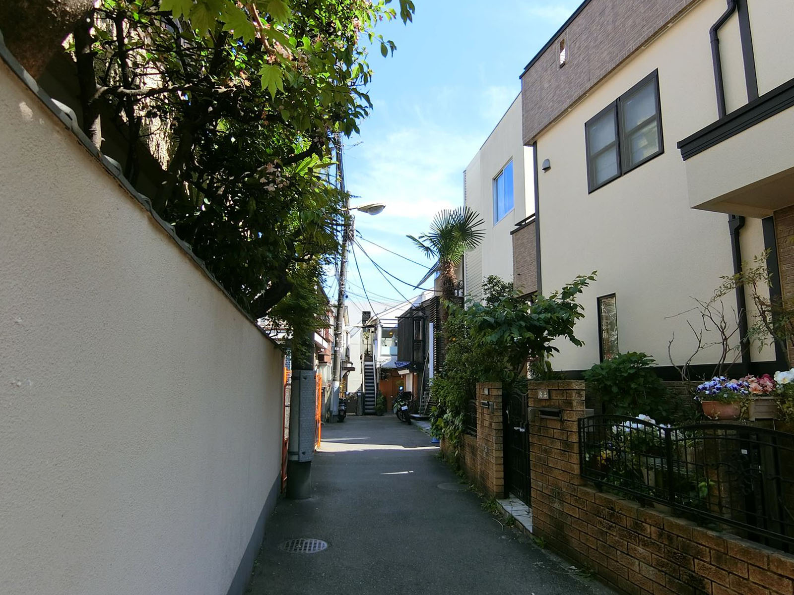 代官山町貸戸建店舗前面の通り