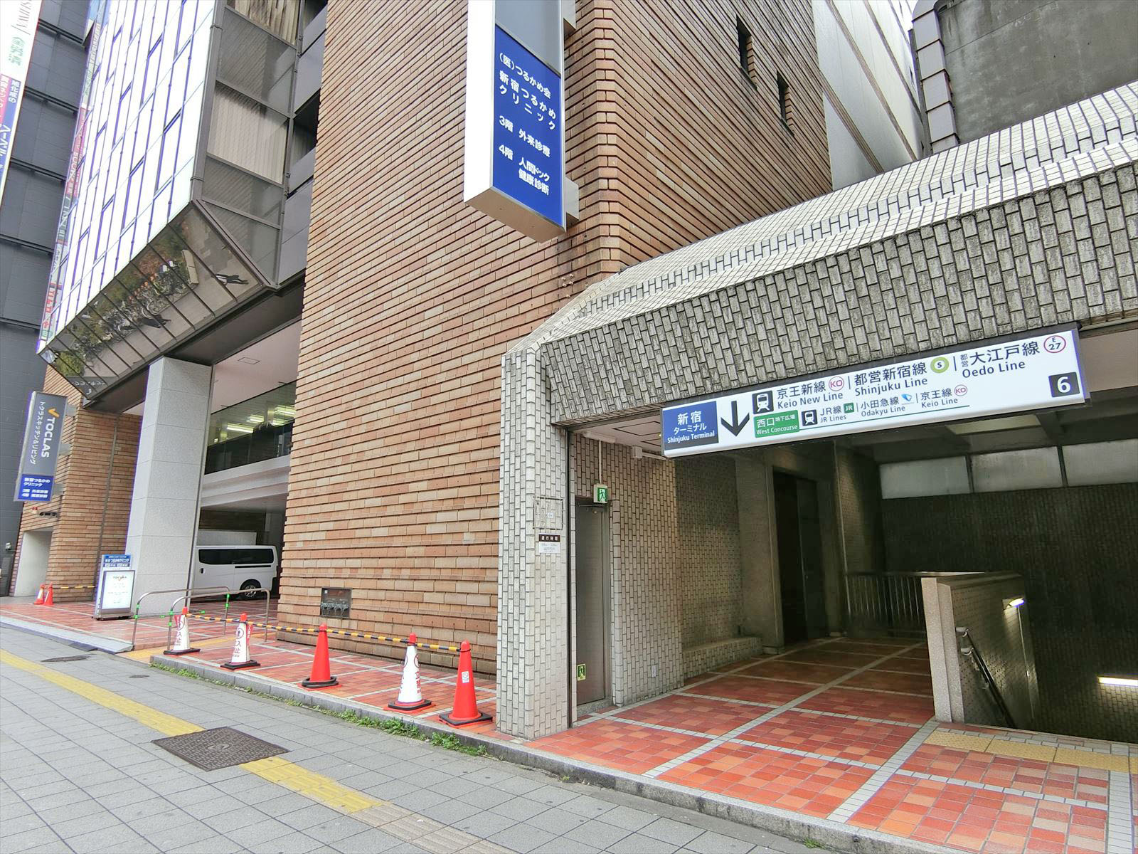 「新宿駅」6番出口からすぐ