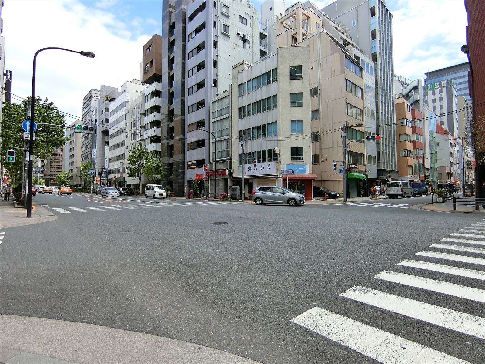 近くには外堀通り