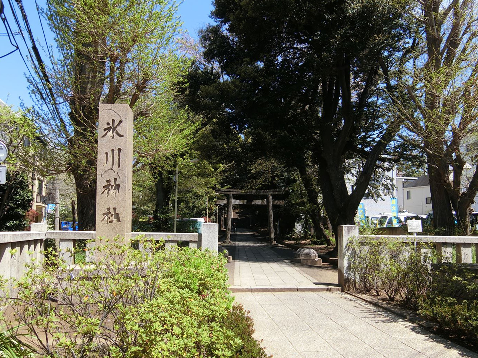 付近の氷川神社