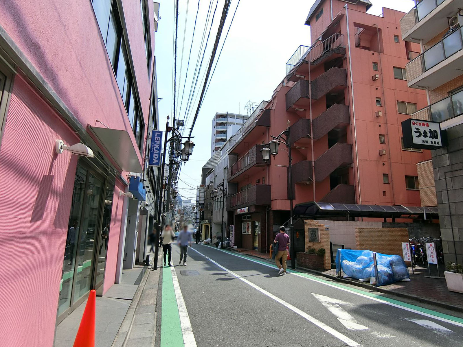 メゾン小野ビル前面の通り