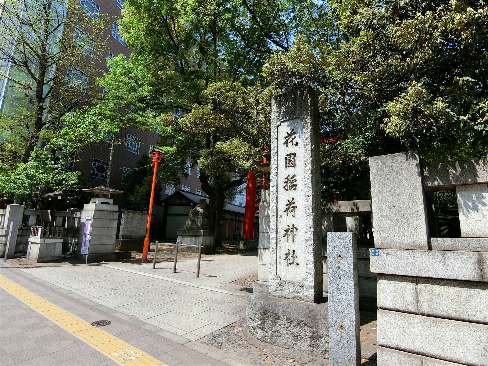 至近の花園神社