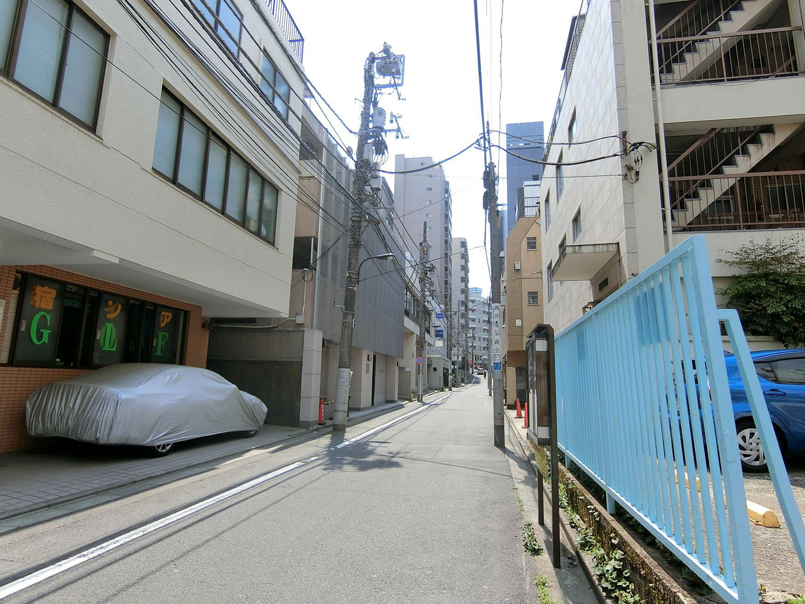 平原ビル前面の通り