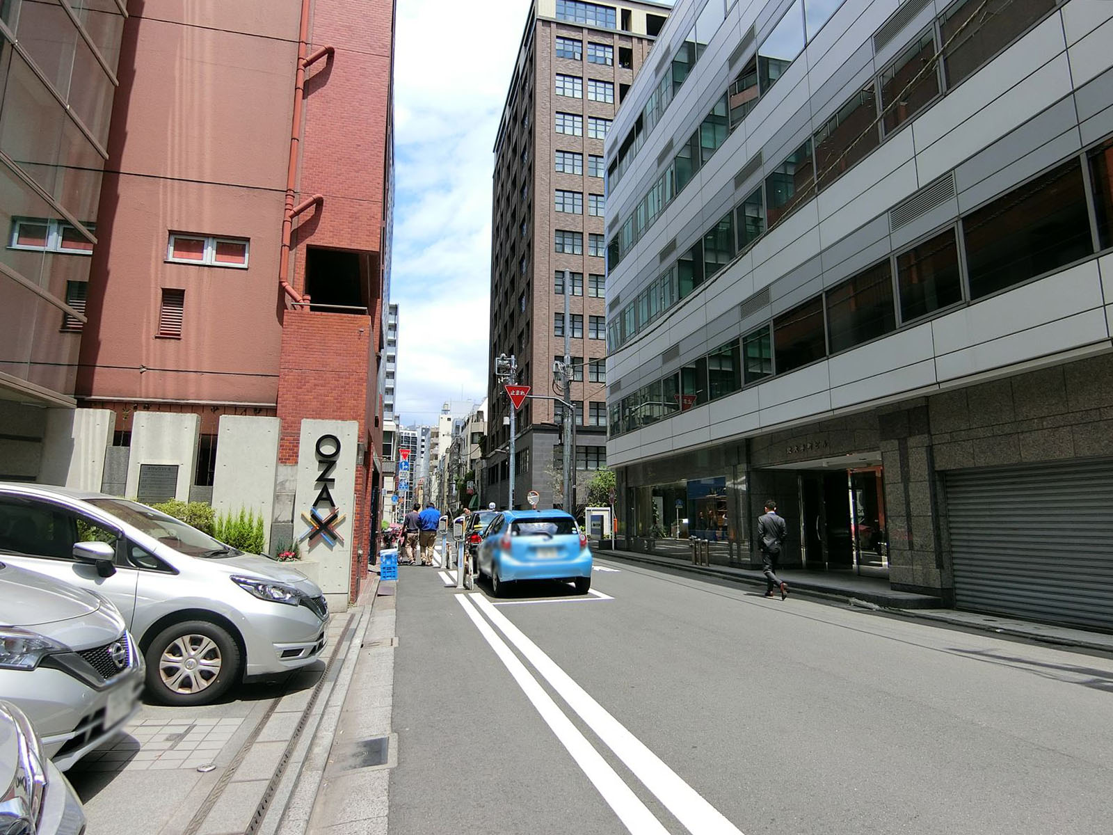 北大手町ビル前面の通り