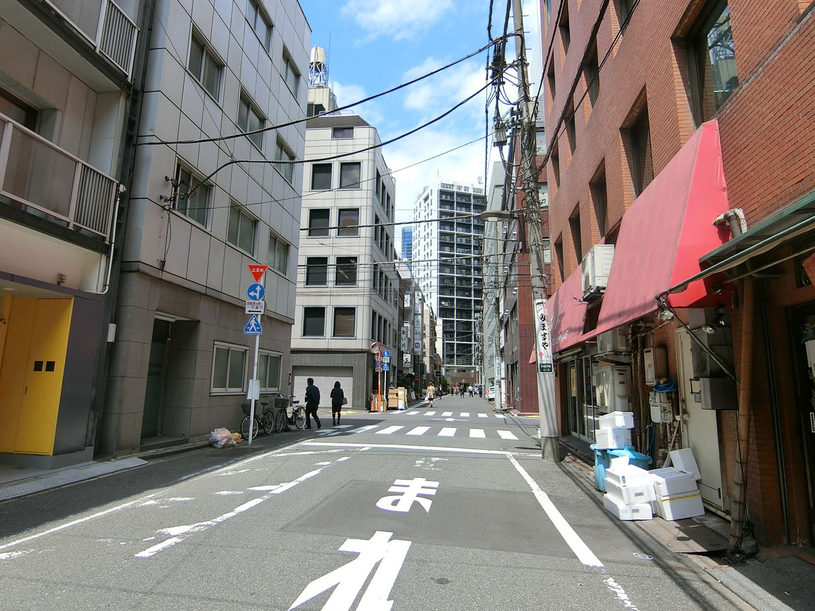 MIVビル前面の通り