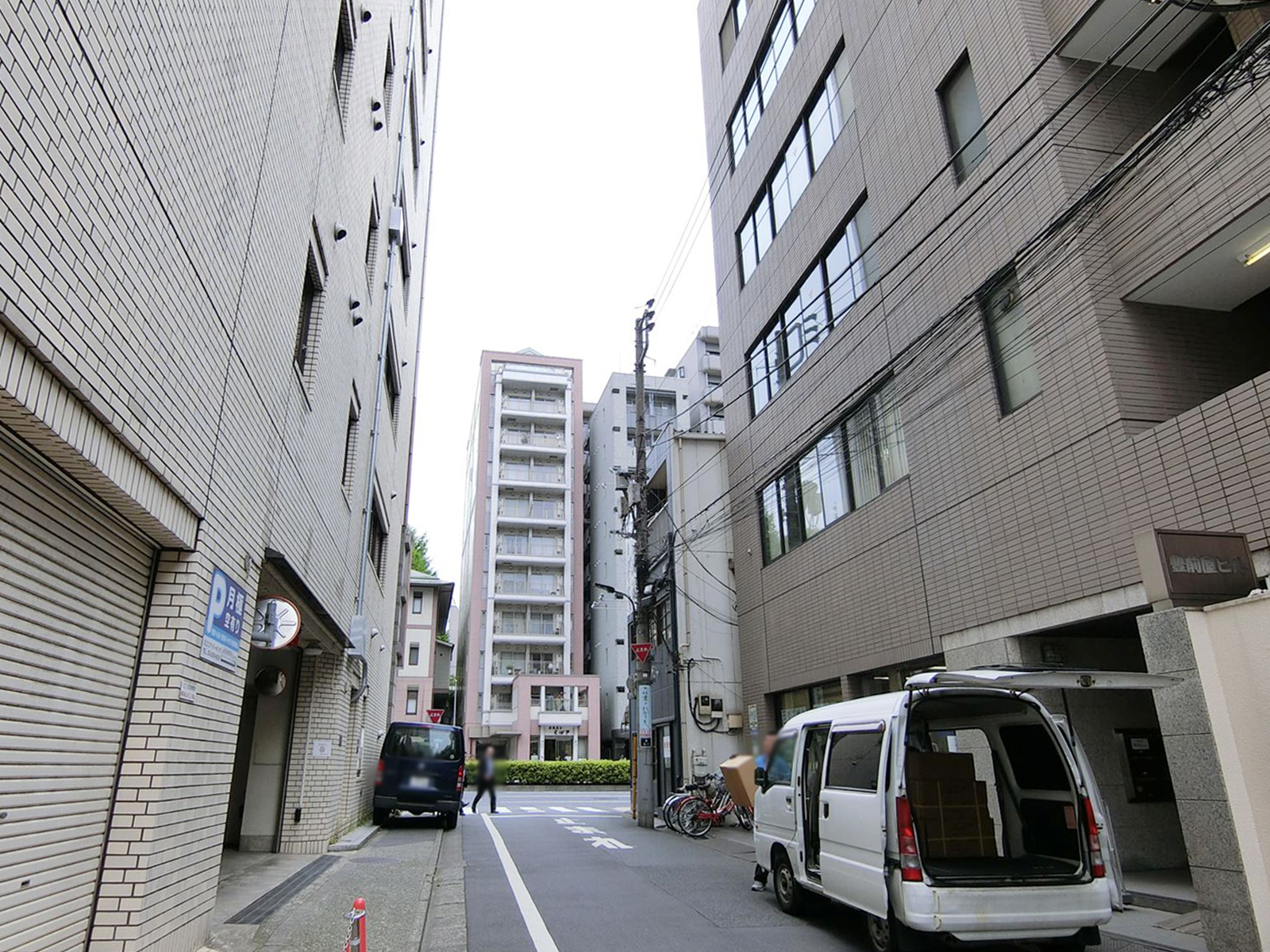豊前屋ビル前面の通り