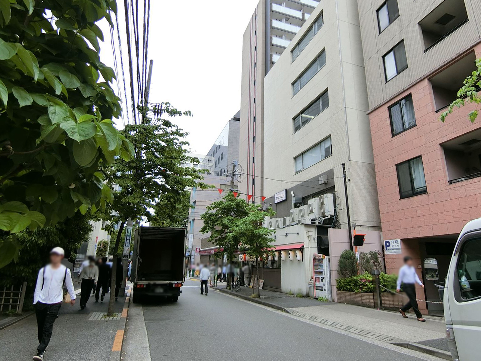 芝多賀ビル前面の通り