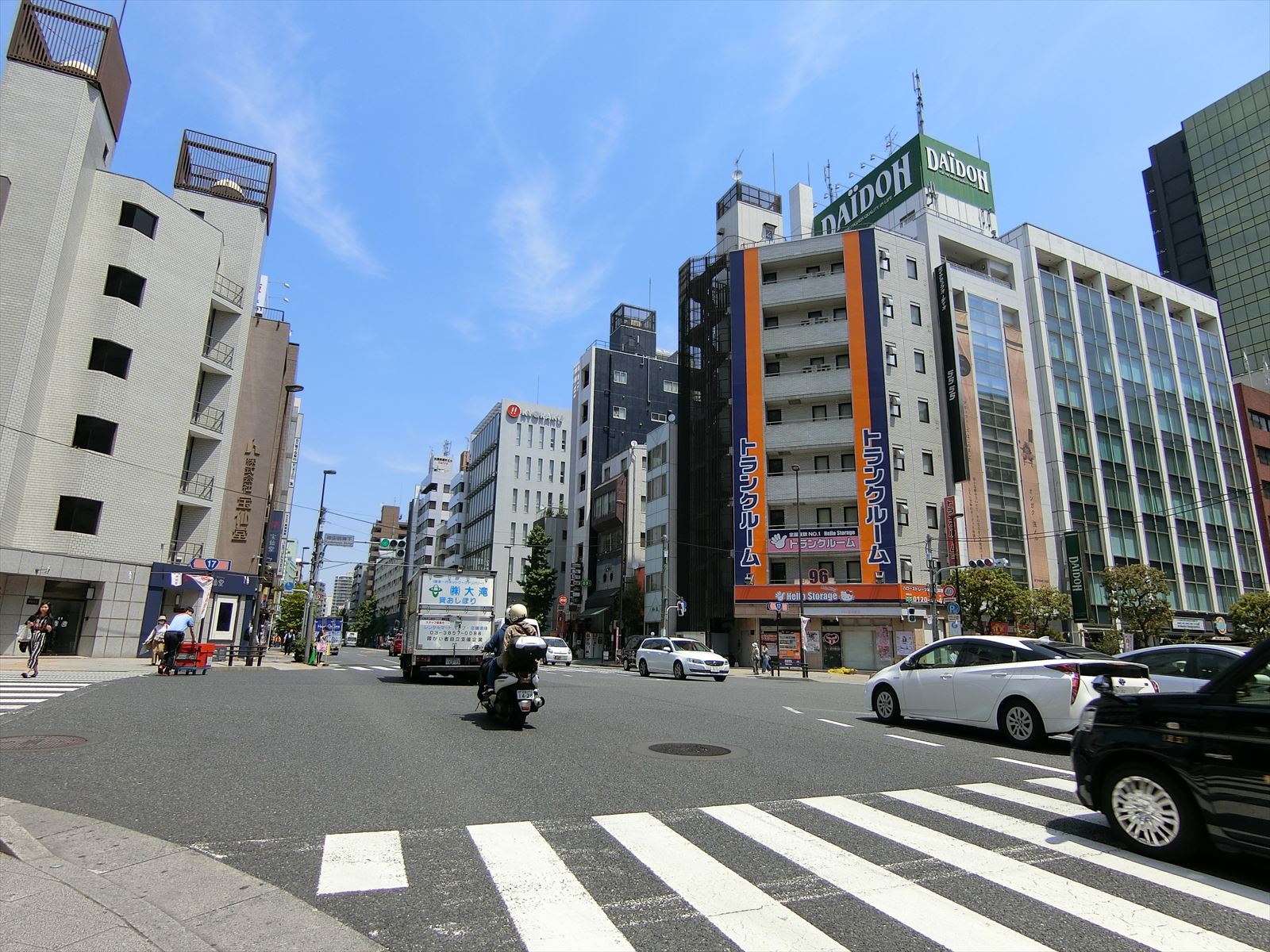 付近の神田明神下交差点
