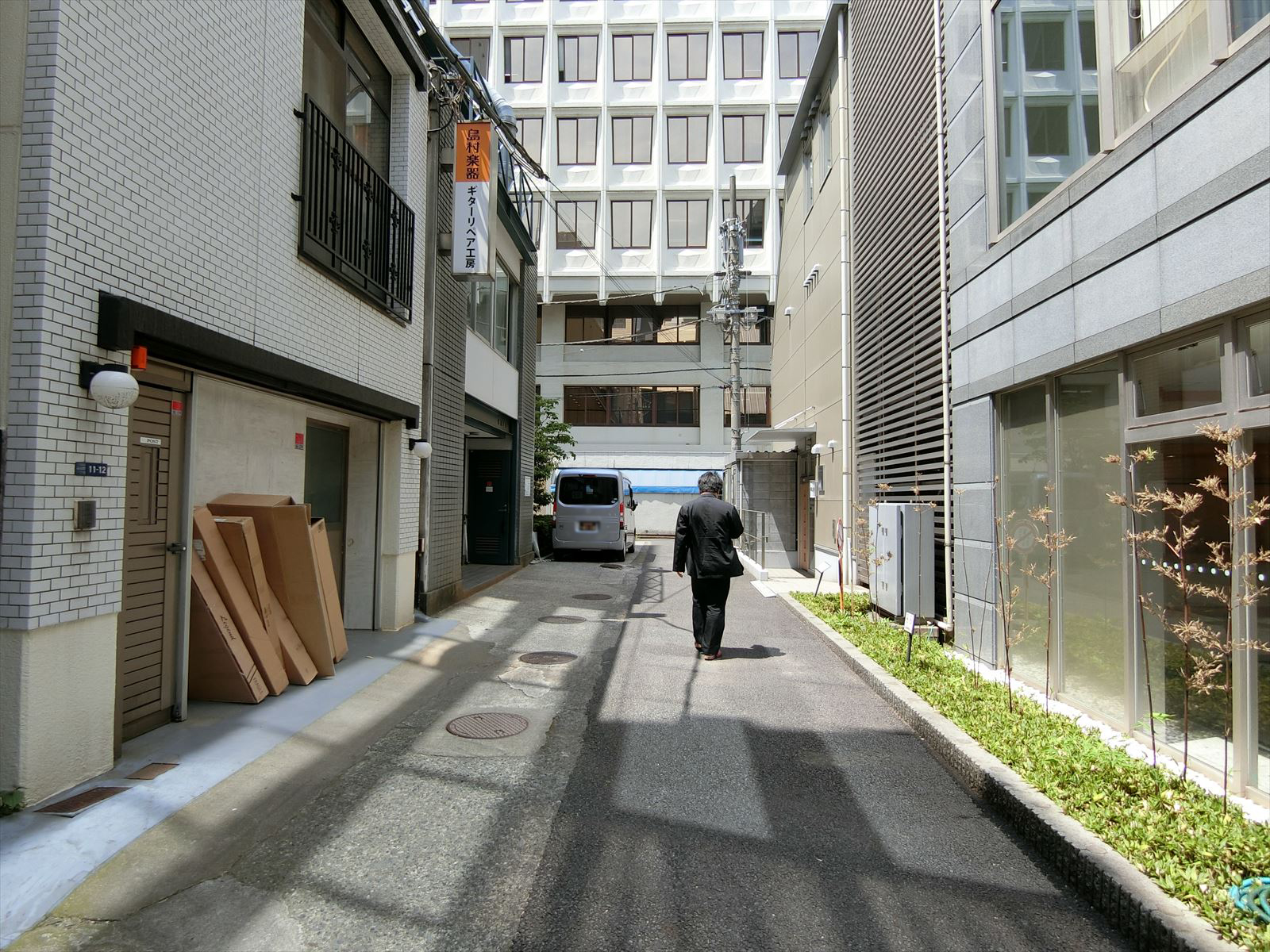 佐川ビル前面の通り