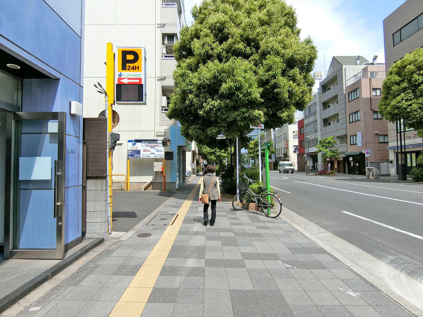 早川ビル前面の通り