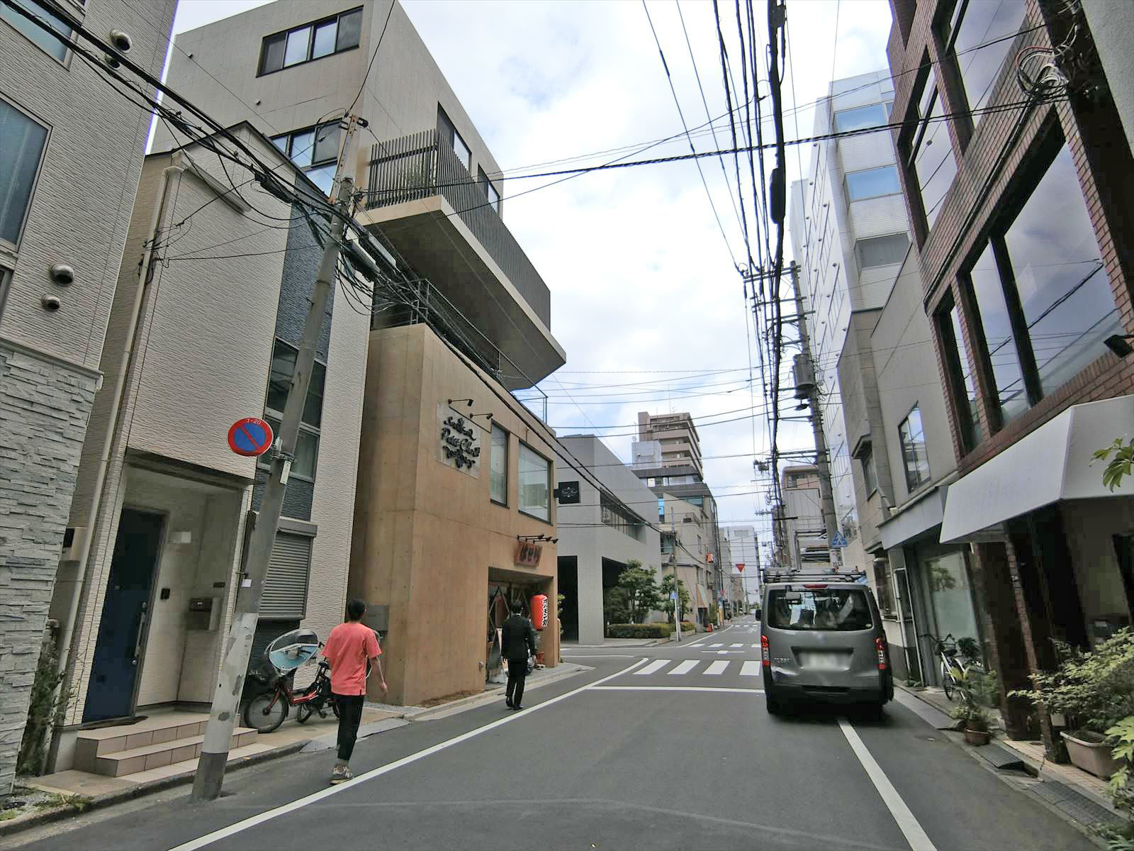 周辺は静かなエリア