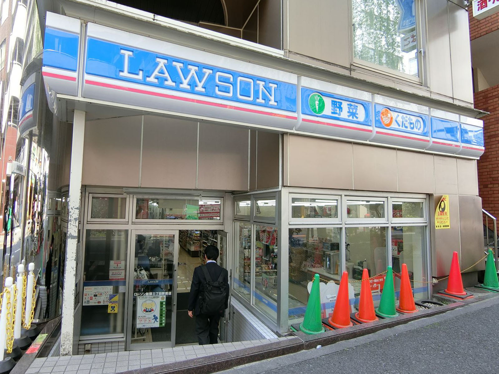 徒歩2分のローソン