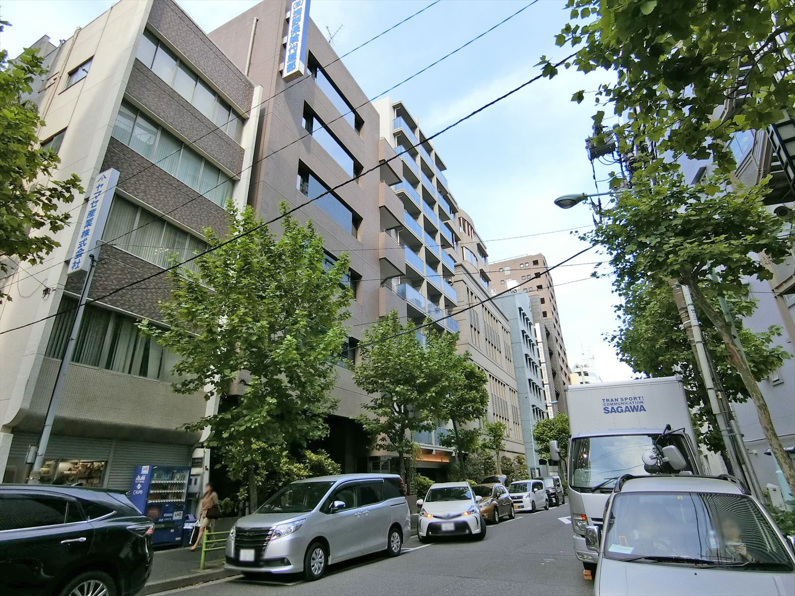 周辺はオフィス街