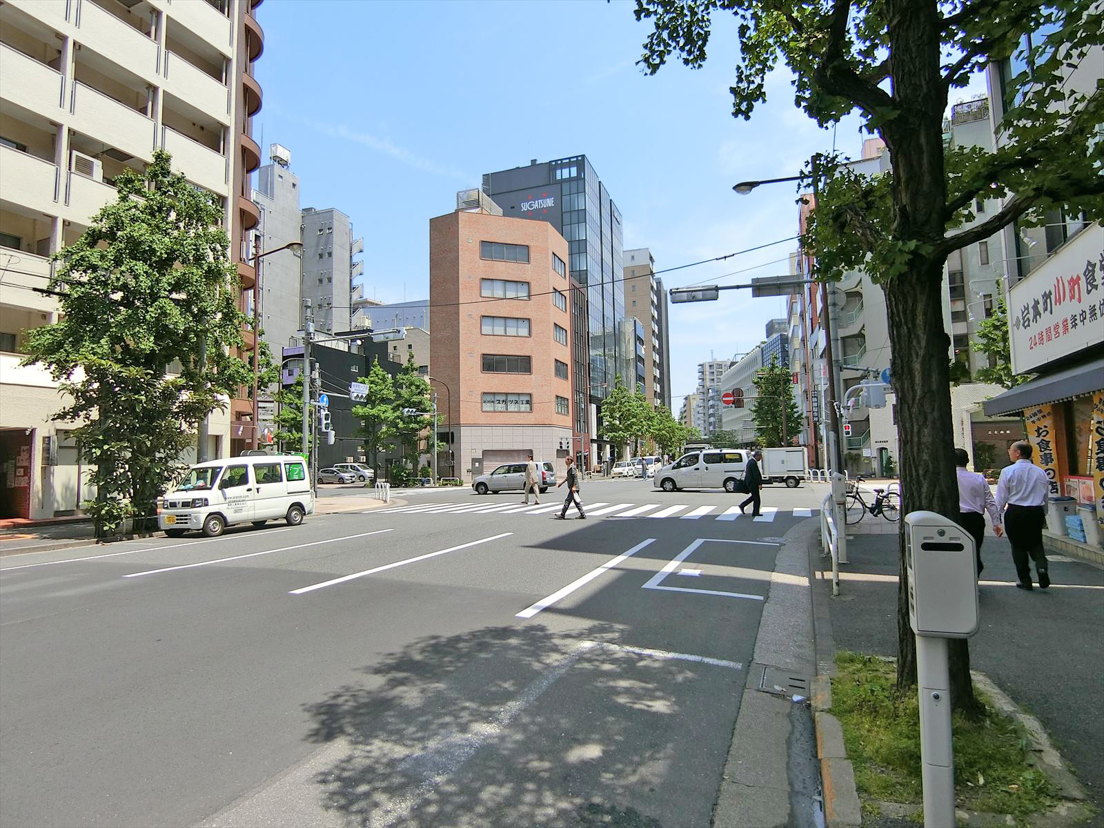SAKURA'Sビル前面の通り