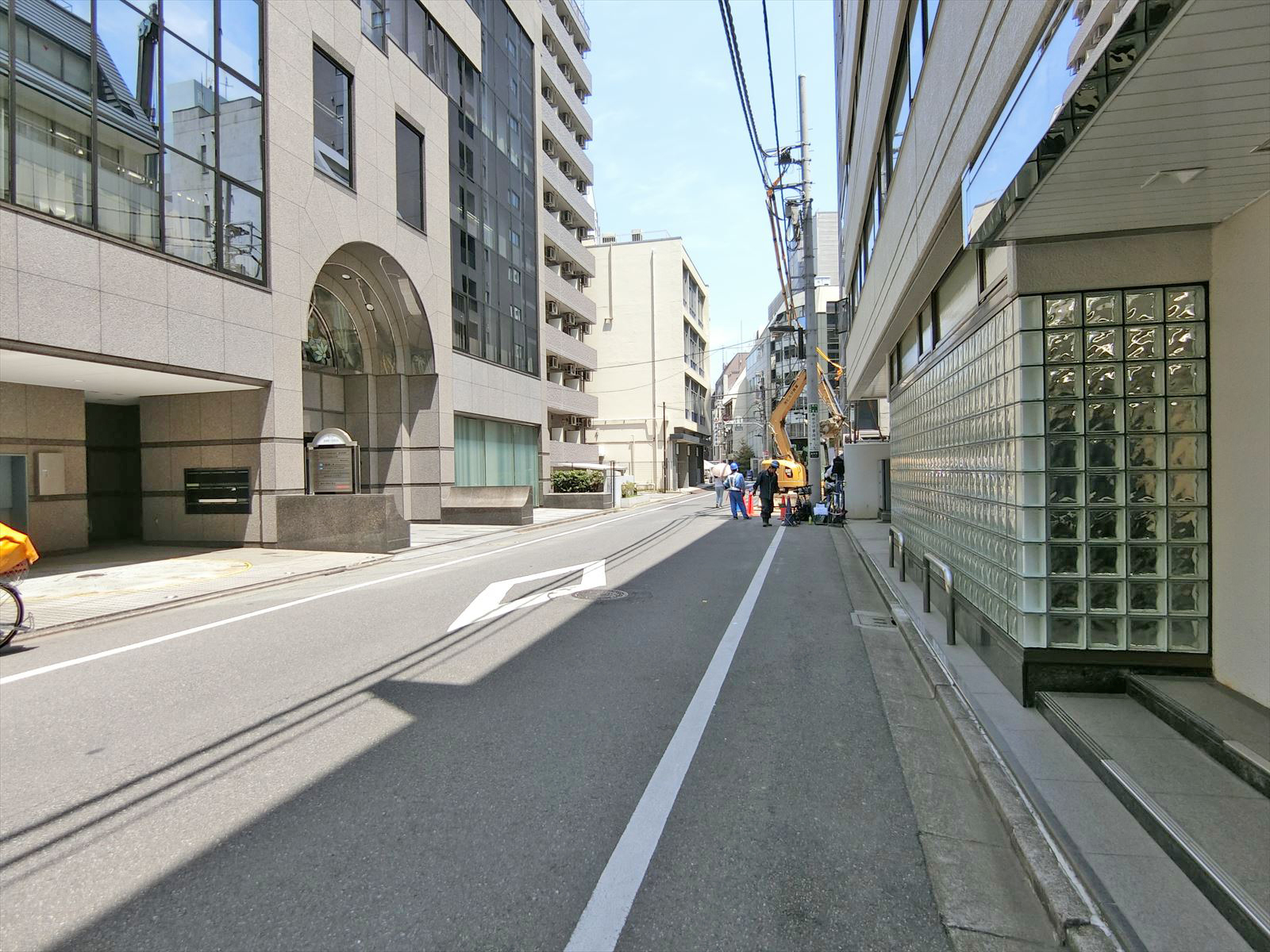 東急岩本町ビル前面の通り