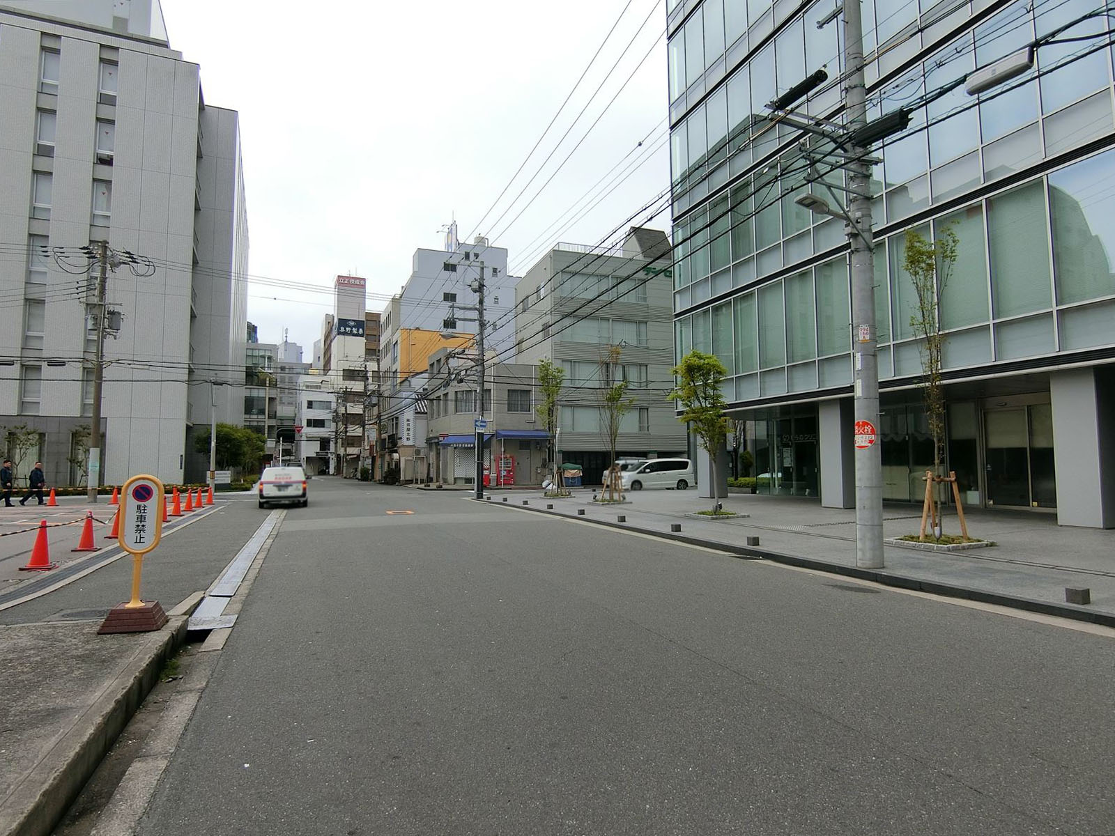 KDX小林道修町ビル前面の通り