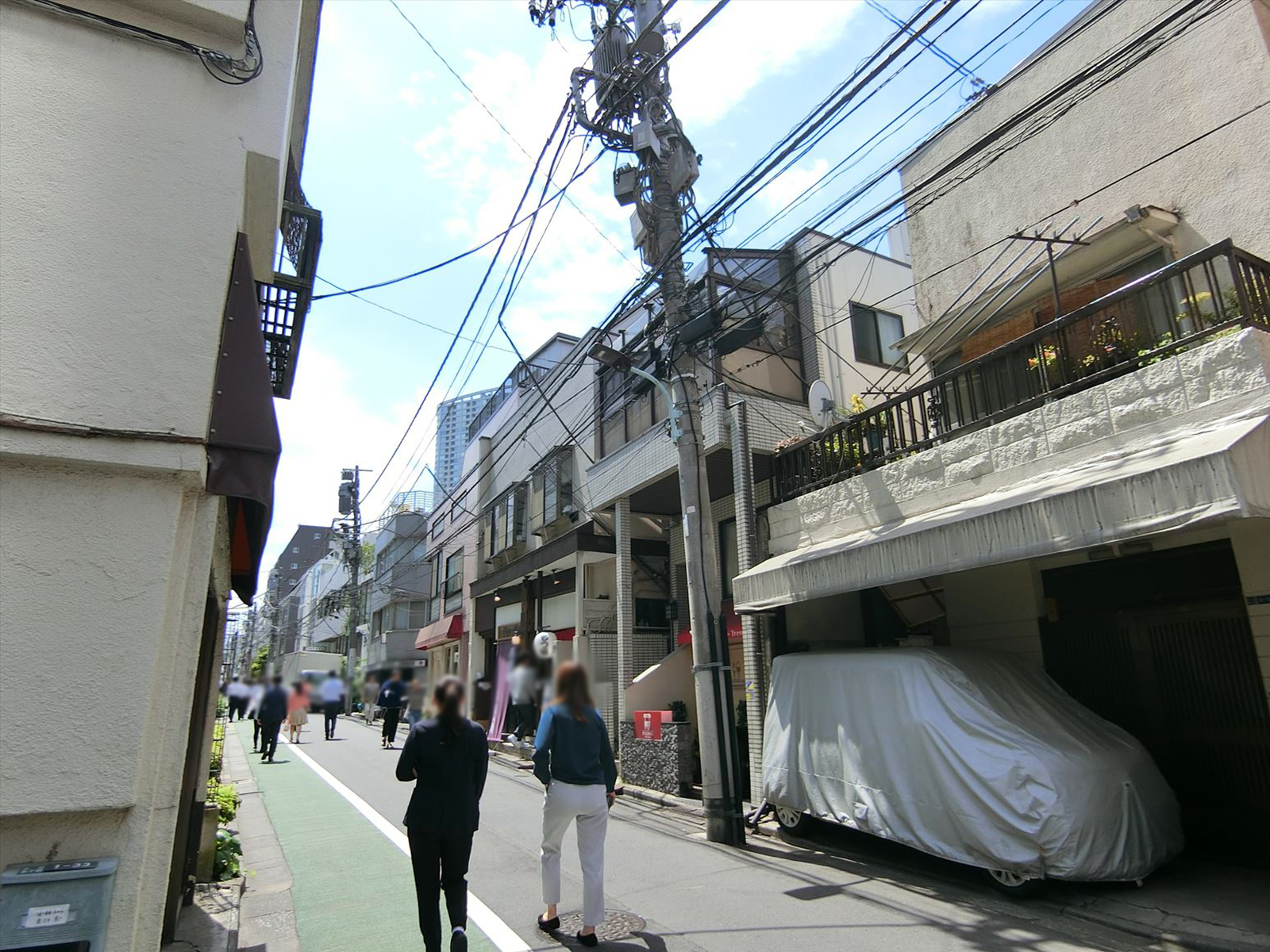 クウォーターハウスビル前面の通り