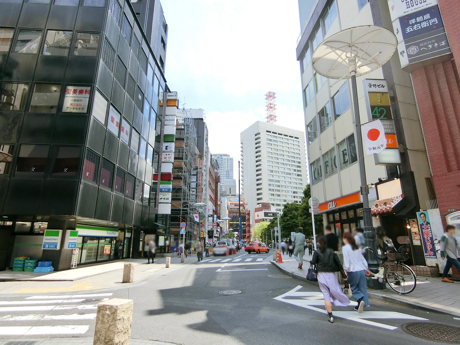赤坂清水ビル前面の通り