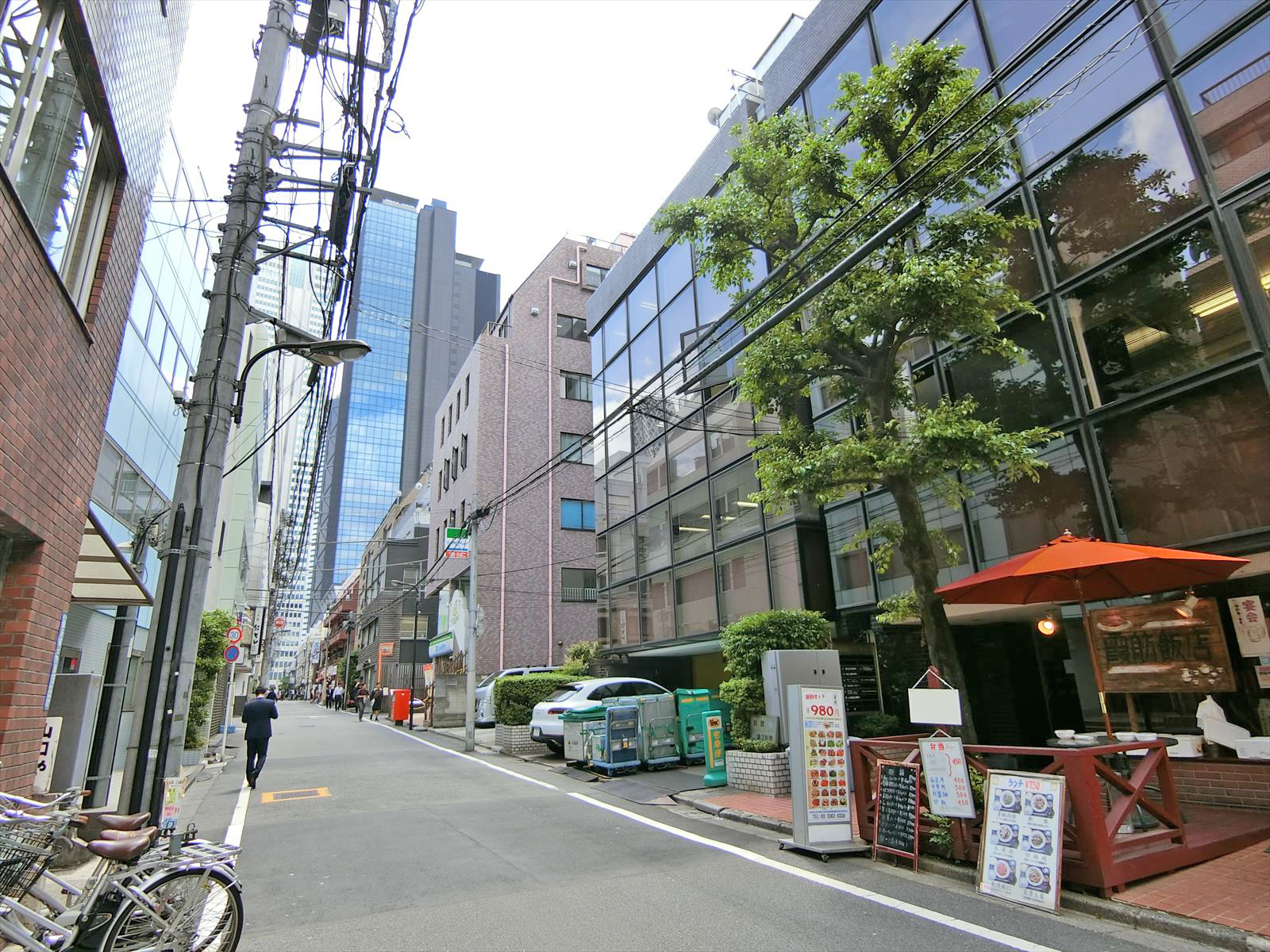 周辺は静かなエリア