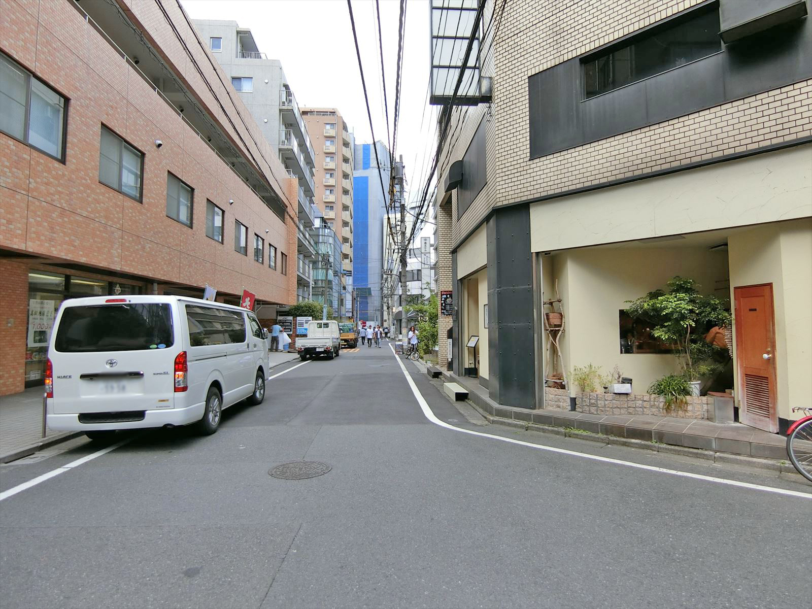 新宿税理士ビル前面の通り
