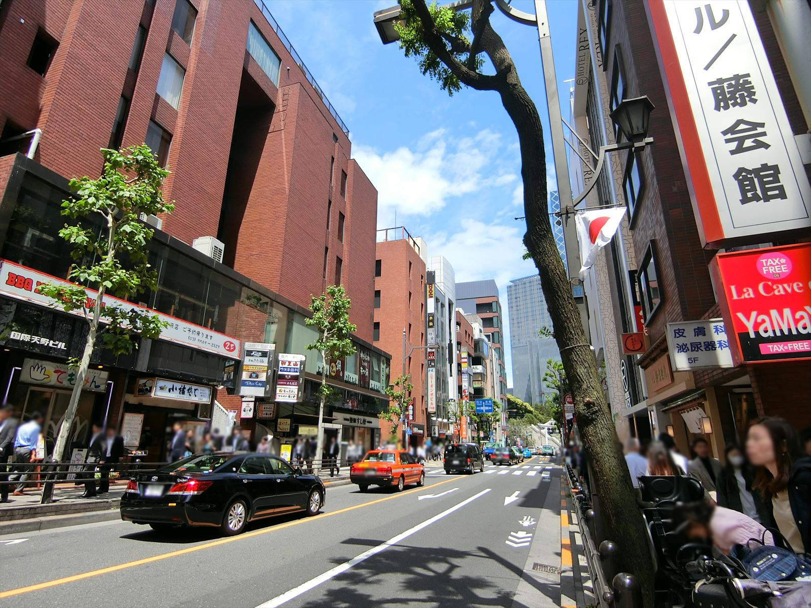 栄屋清水ビル前面の通り
