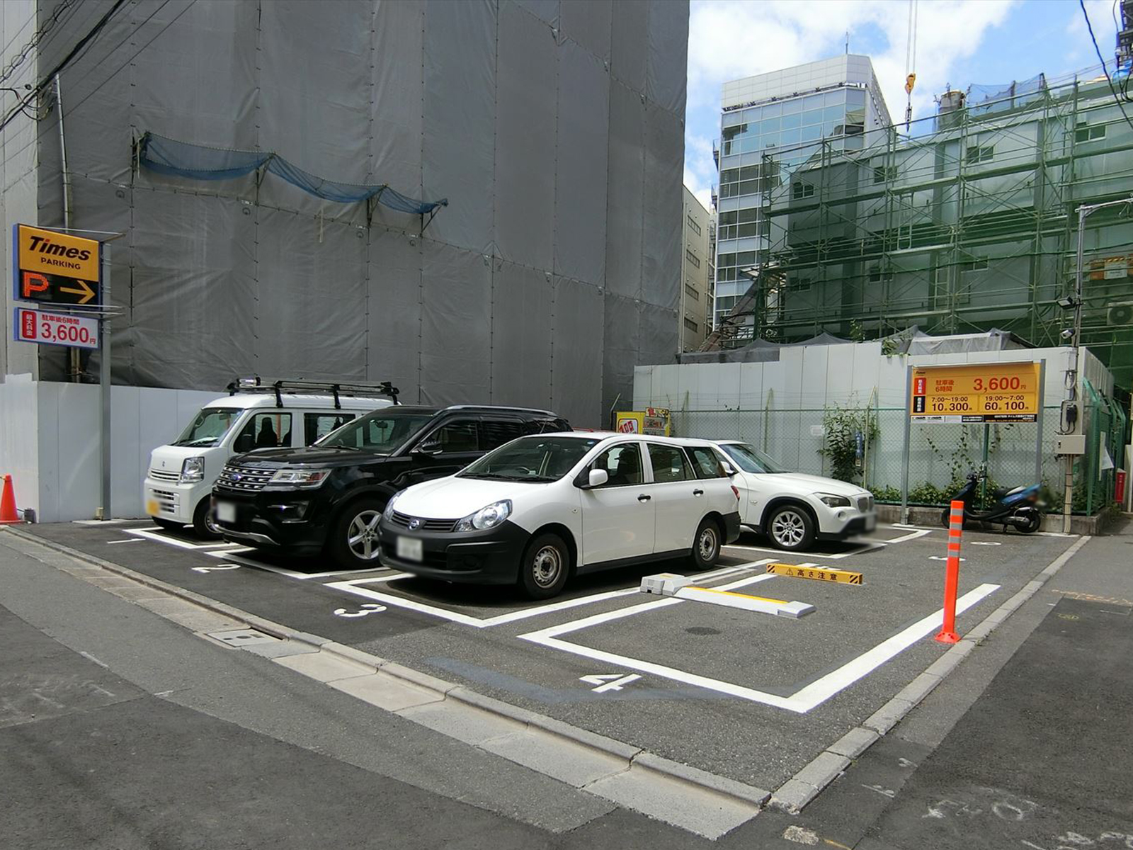 向かいのコインパーキング