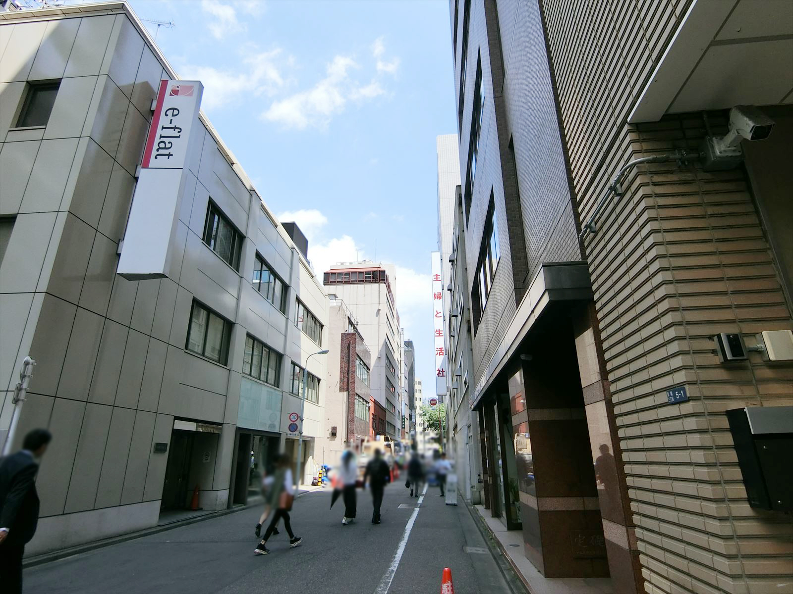 京橋大栄ビル前面の通り
