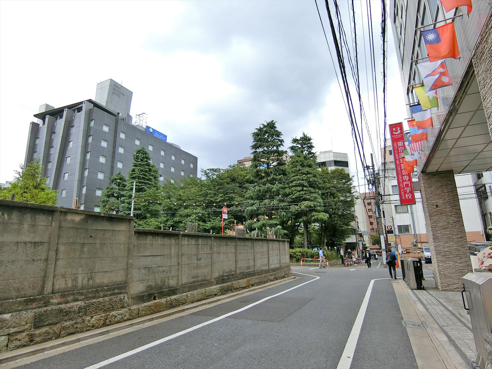 周辺は静かなエリア