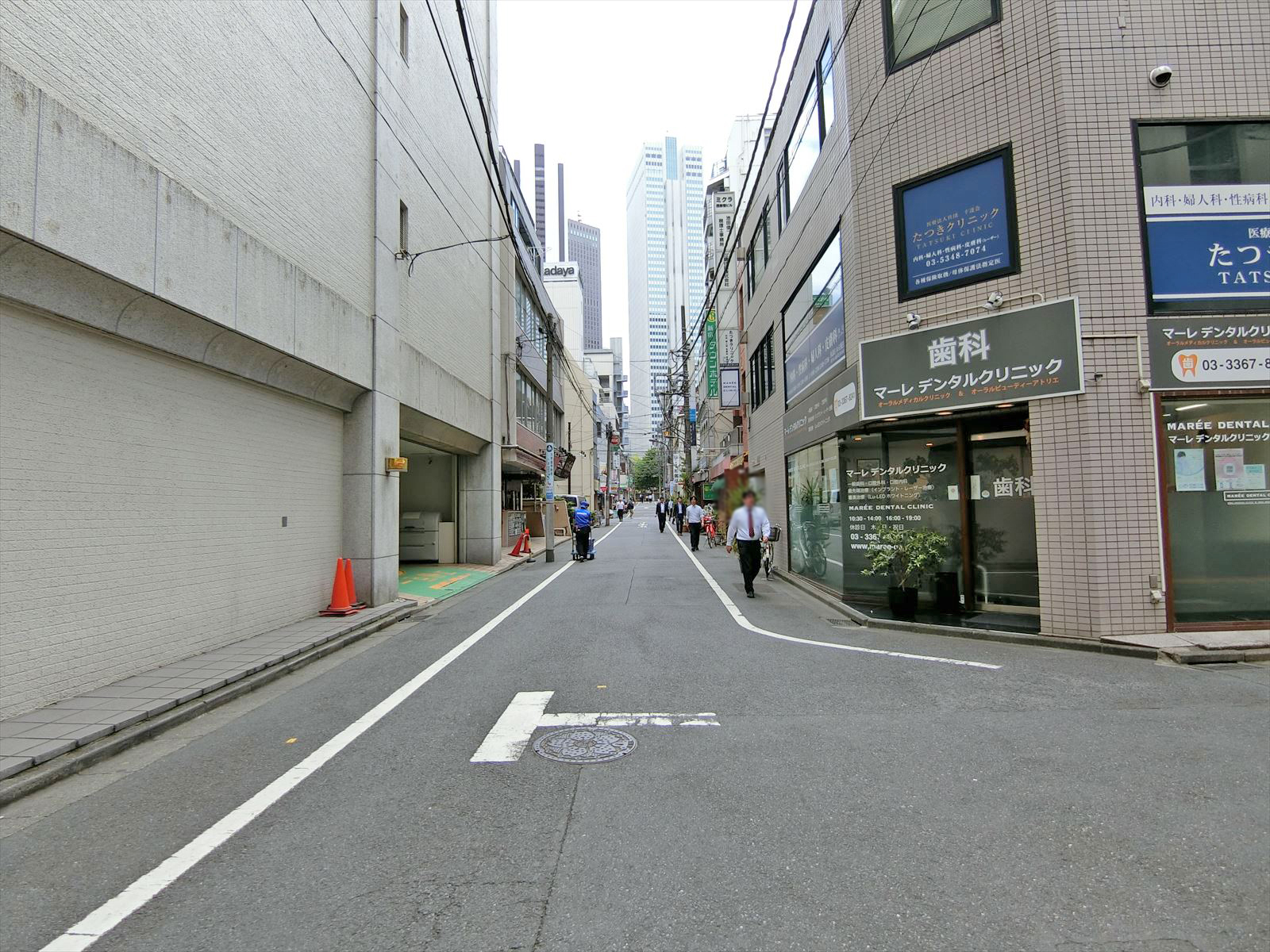 YSビル前面の通り
