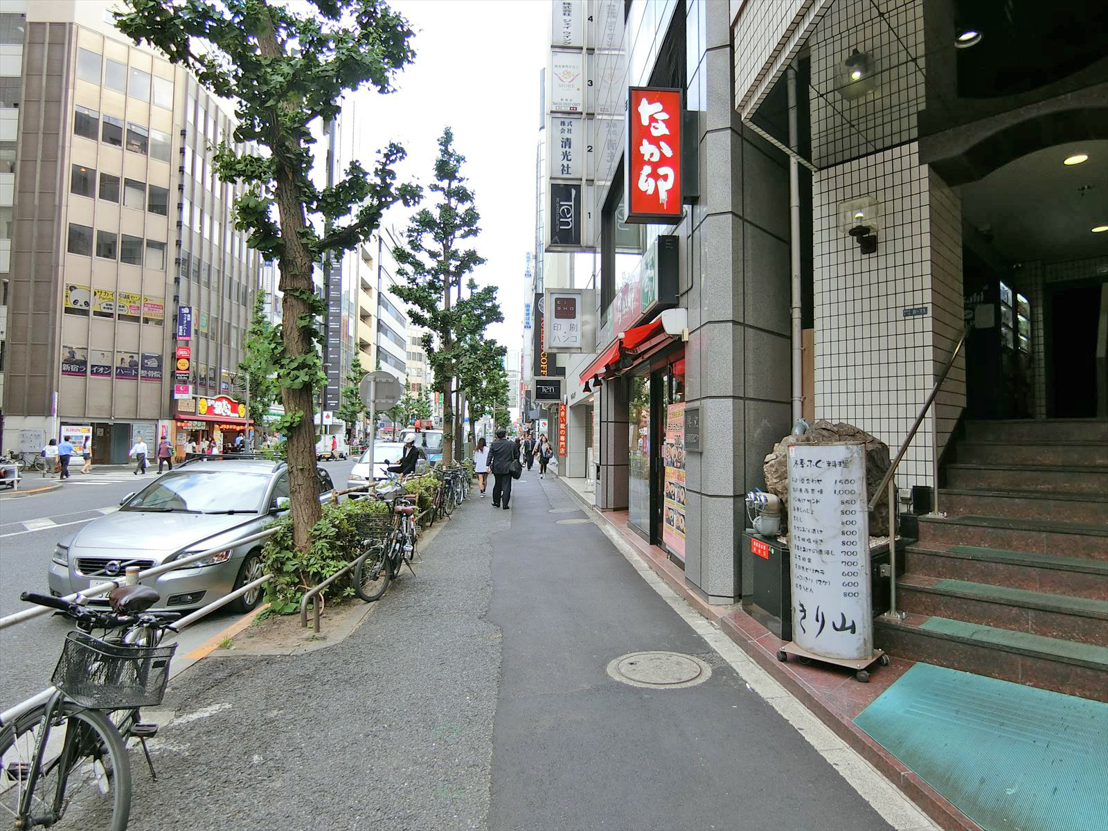美笠ビル前面の通り