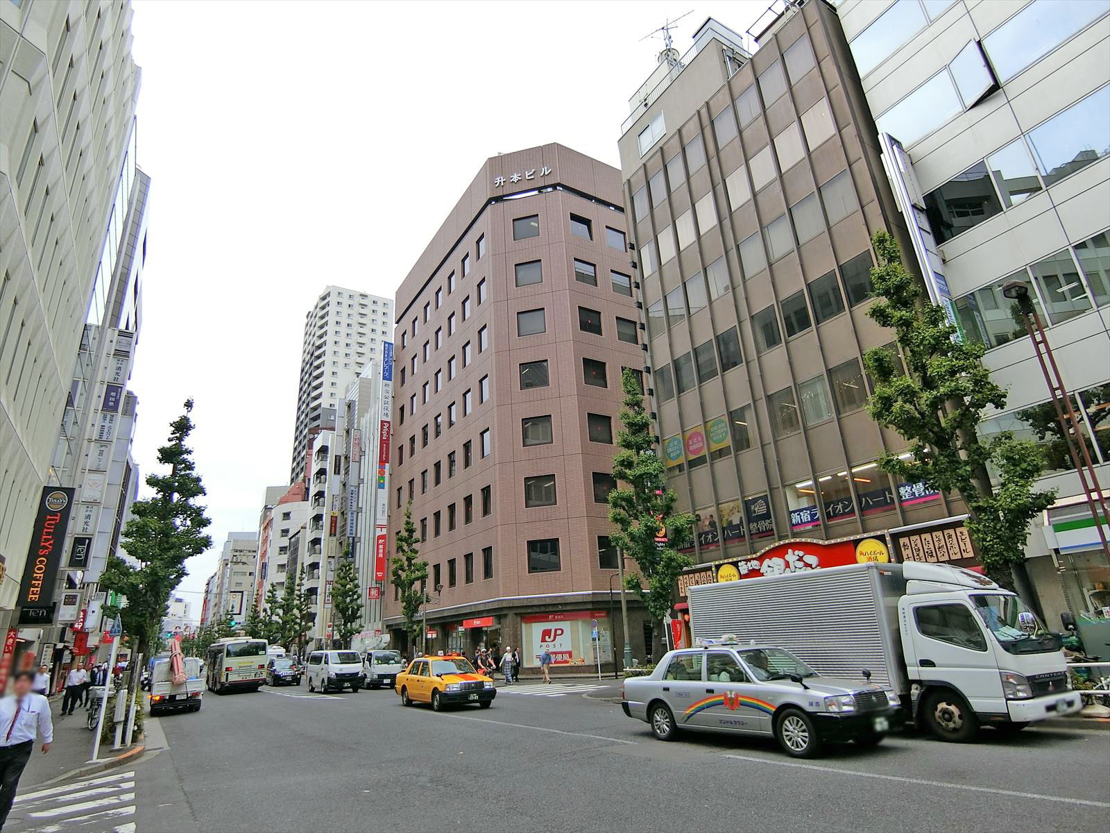 小滝橋通り沿いに立地