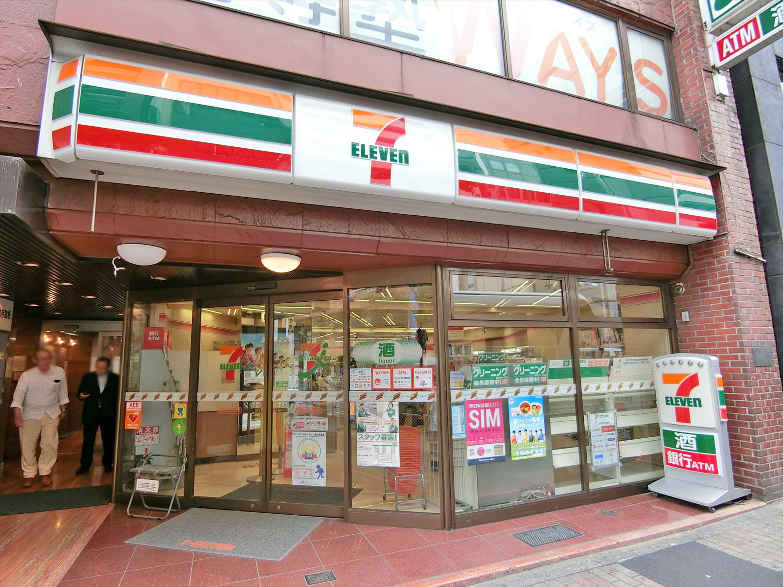徒歩1分のセブンイレブン西新宿小滝橋通り店