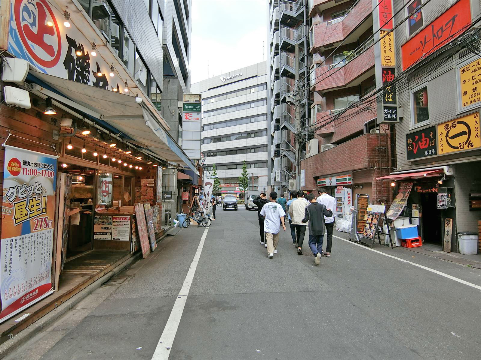 伊藤ビル前面の通り
