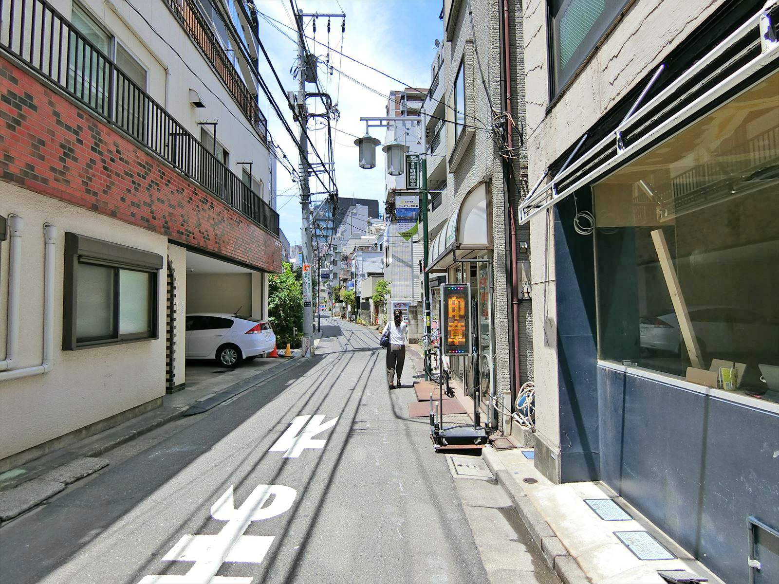 市川ビル前面の通り