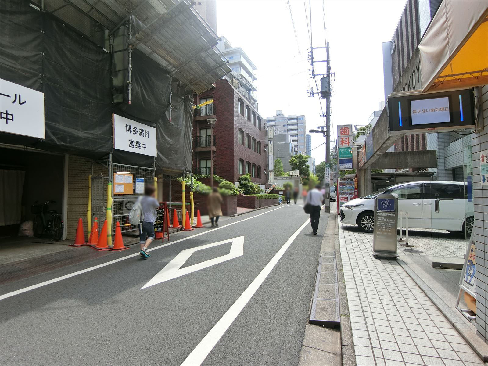 横山ビル前面の通り
