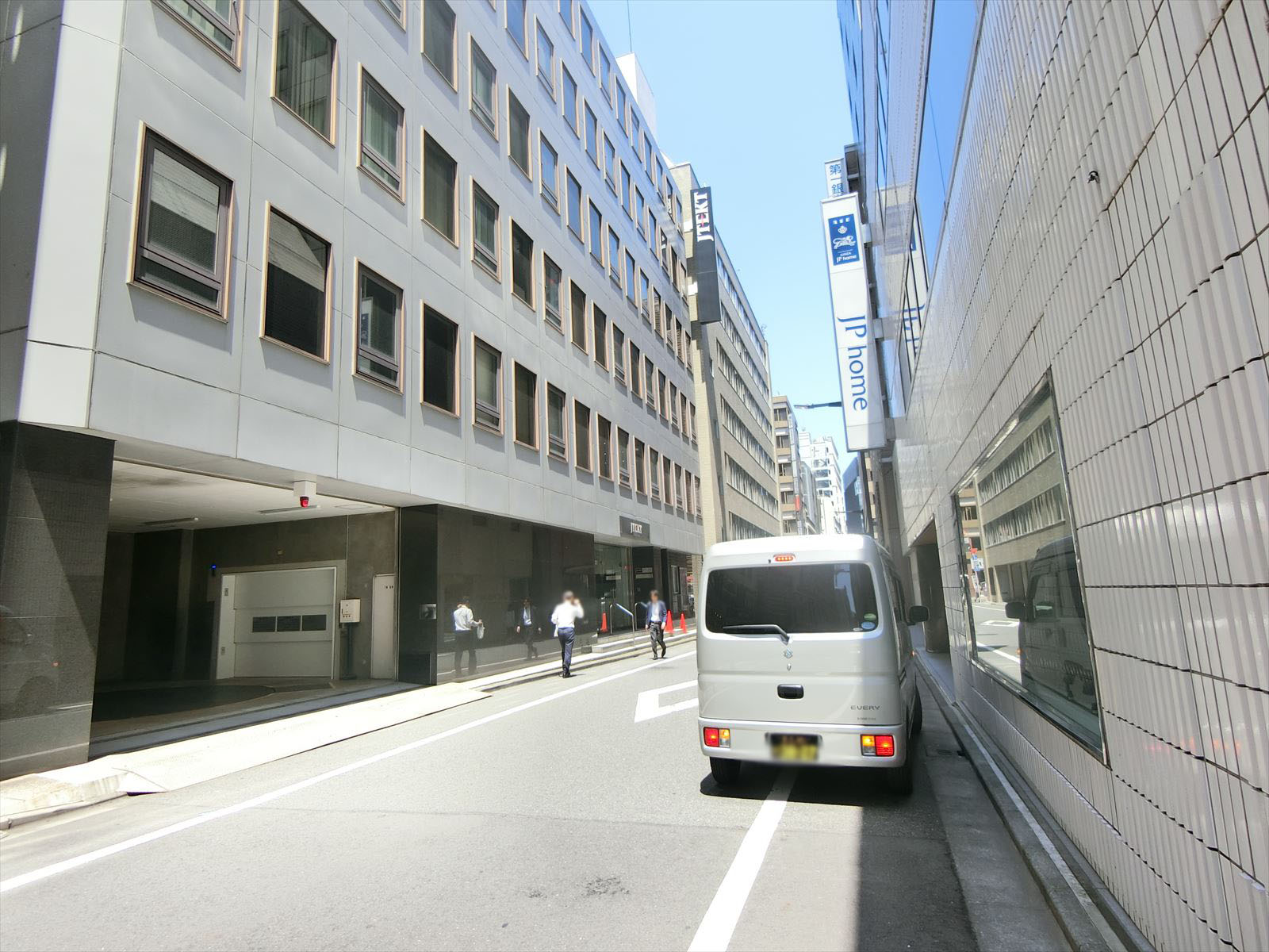 高松建設ビル前面の通り