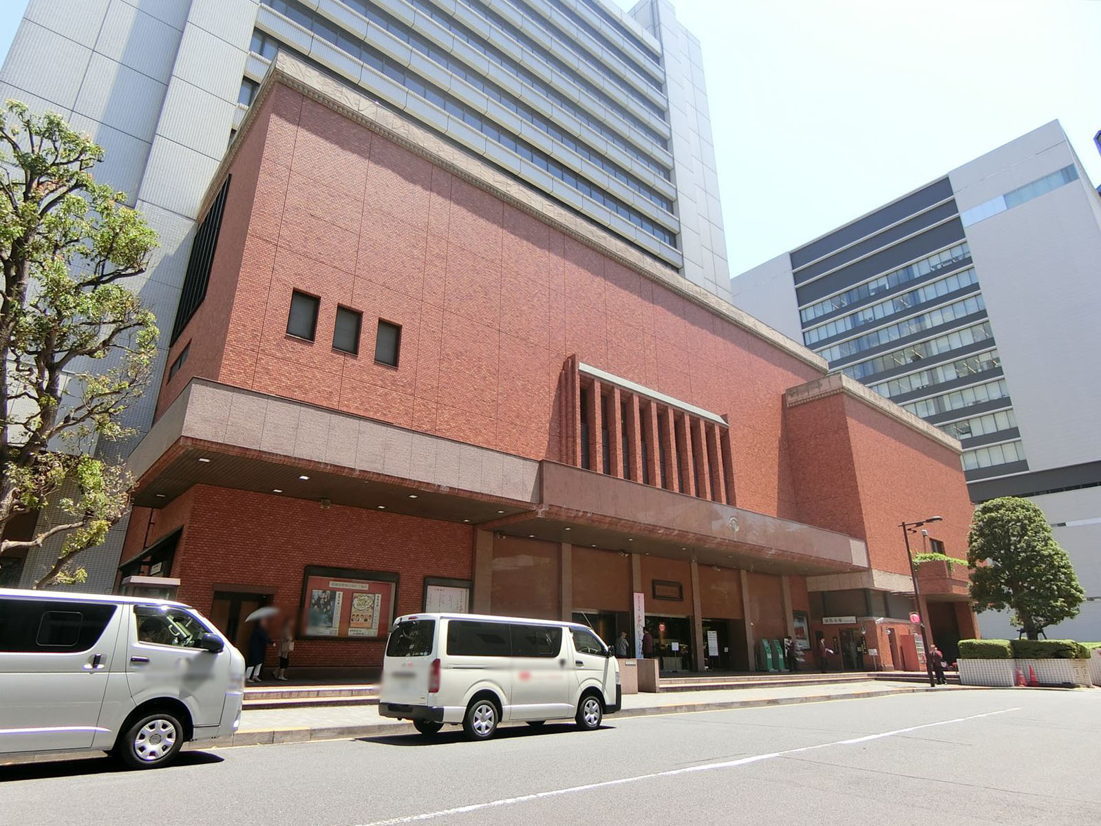 近くの新橋演舞場