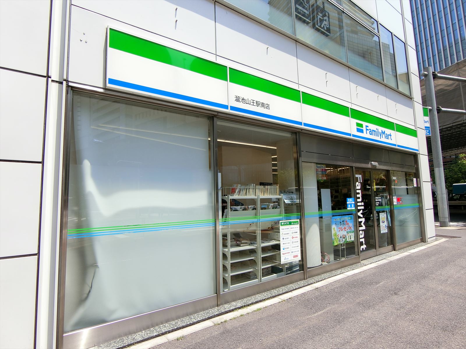 徒歩1分のファミリーマート溜池山王駅南店