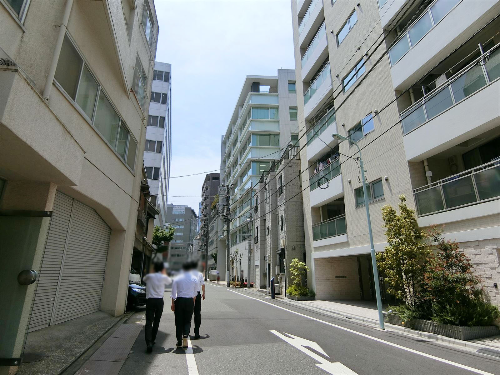 メリットビル前面の通り